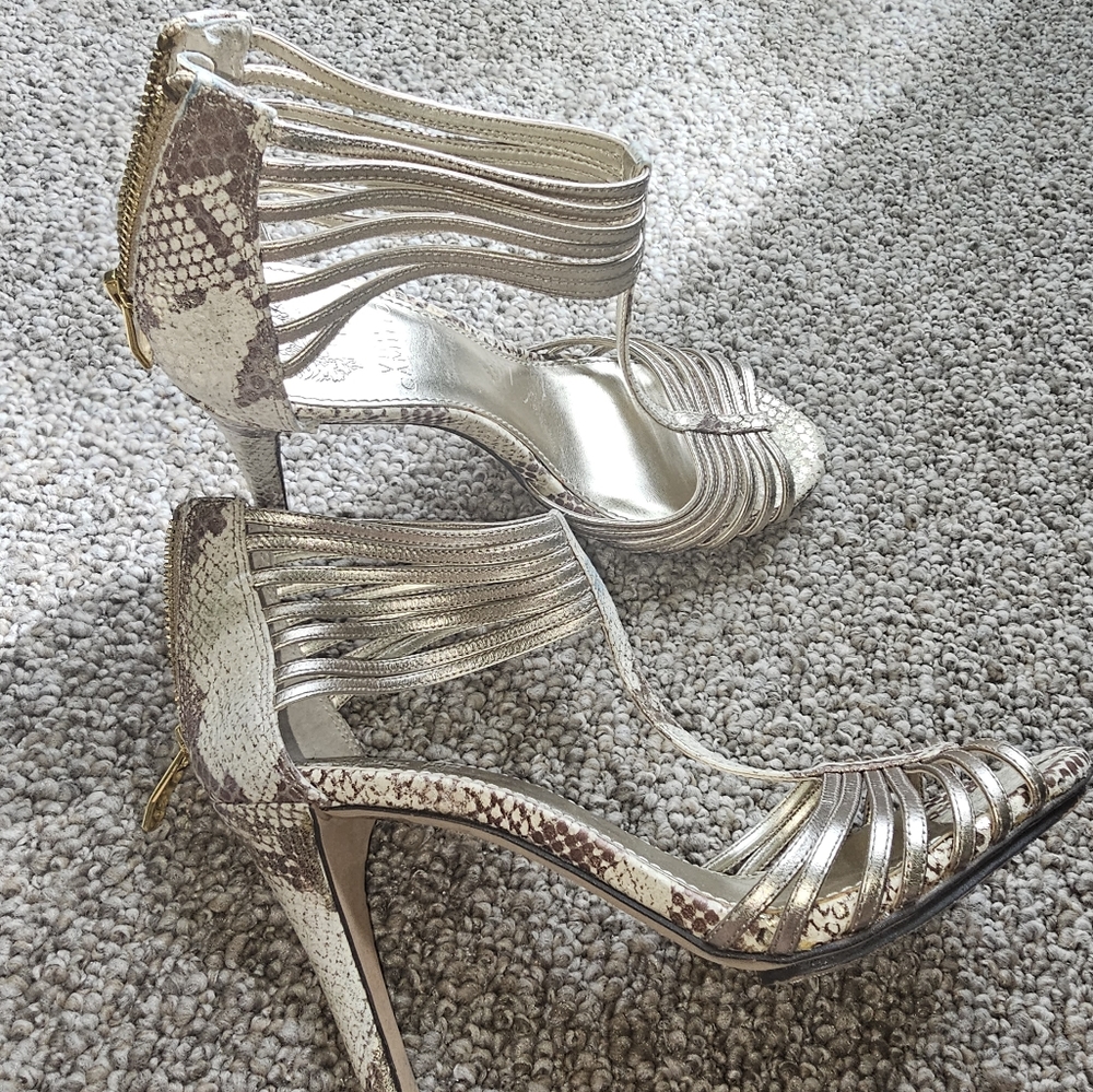 Vince camuto women shoes, size 7, gold/snake print